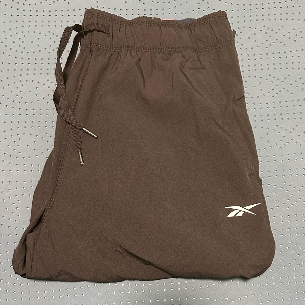 New Reebok men pants size medium Tapered Slim